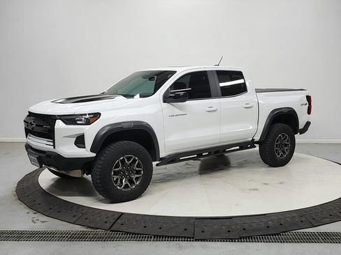 Used 2025 Chevrolet Colorado ZR2 w/ Technology Package AWD/4WD image 3