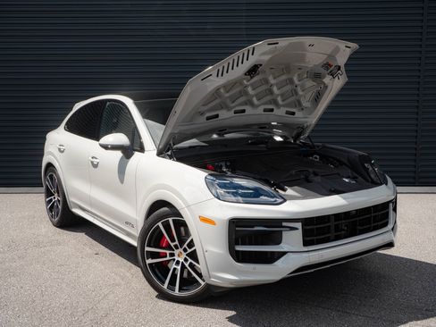 Certified 2025 Porsche Cayenne GTS AWD/4WD image 35