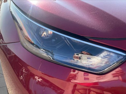 Used 2022 Toyota Highlander LE FWD image 25