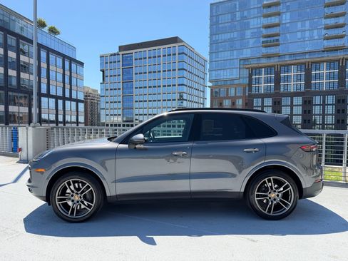 Certified 2023 Porsche Cayenne AWD/4WD image 2