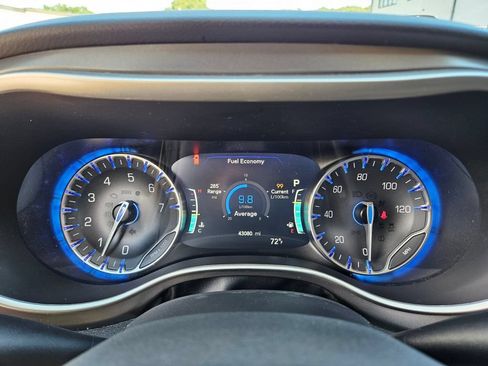 Used 2024 Chrysler Pacifica Touring-L FWD image 31