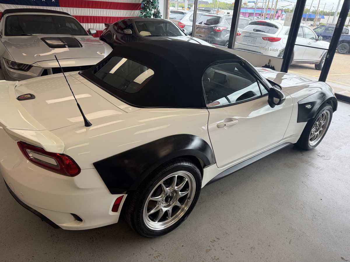 Used 2017 FIAT 124 Spider Abarth RWD image 3