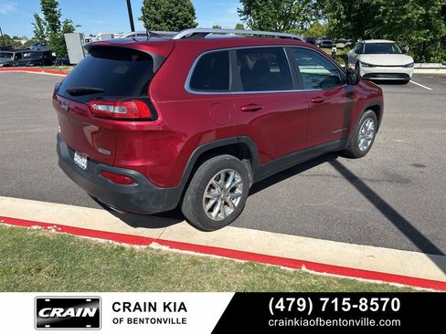 Used 2016 Jeep Cherokee Latitude w/ Cold Weather Group FWD image 4