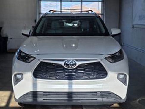 Used 2022 Toyota Highlander XLE image 10