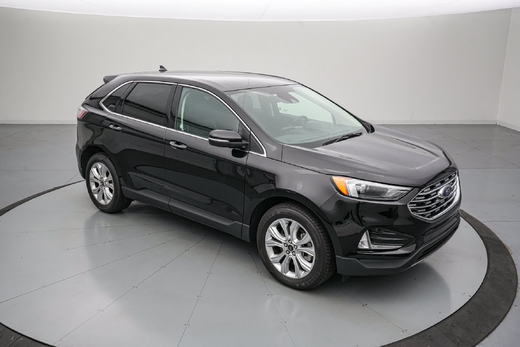 Certified 2023 Ford Edge Titanium AWD/4WD image 2