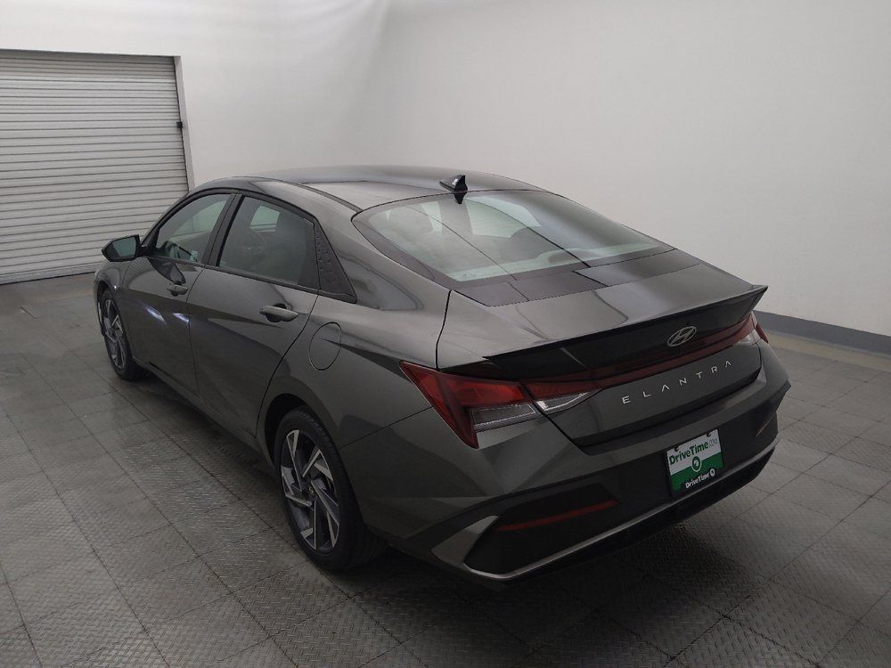 Used 2025 Hyundai Elantra Sport FWD image 5