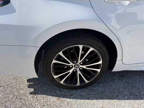 Used 2019 Toyota Camry SE w/ Convenience Package FWD image 11