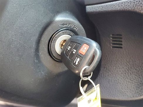 Used 2014 Toyota Corolla L image 29