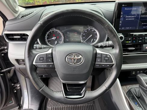 Used 2022 Toyota Highlander Platinum AWD/4WD image 20