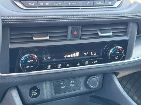 Used 2025 Nissan Rogue SV FWD image 25
