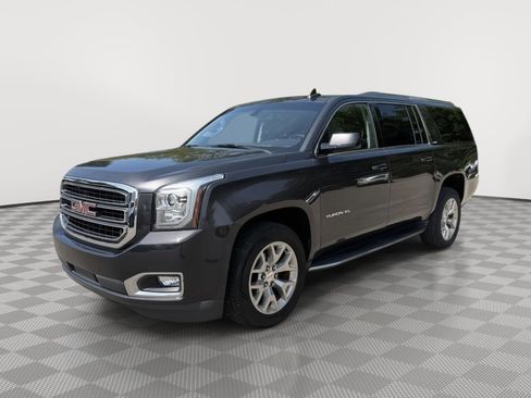 Used 2018 GMC Yukon XL SLE w/ SLE Value Package AWD/4WD image 3