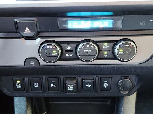 Used 2021 Toyota Tacoma TRD Sport w/ Technology Package image 15