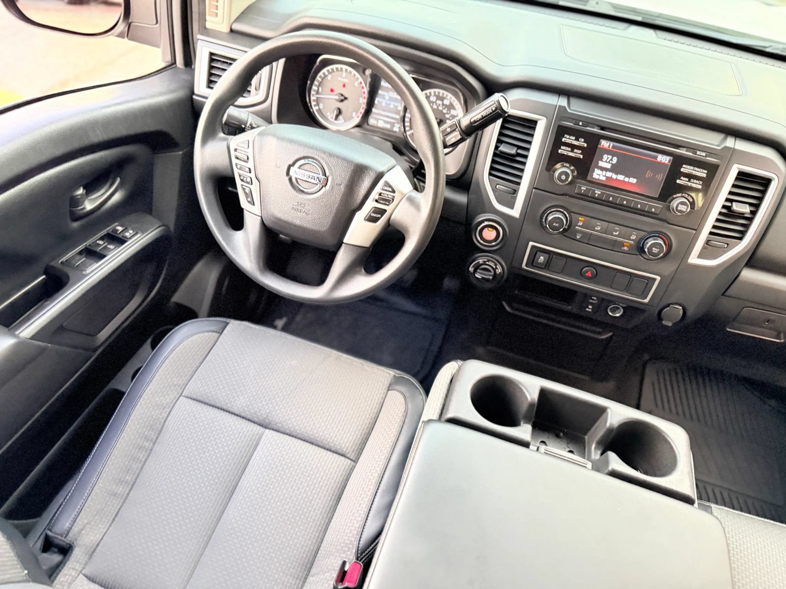Used 2017 Nissan Titan S AWD/4WD image 19