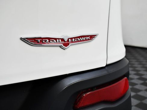 Used 2017 Jeep Cherokee Trailhawk w/ Comfort/Convenience Group image 14