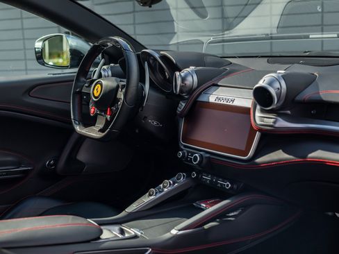 Used 2018 Ferrari GTC4Lusso T RWD image 45