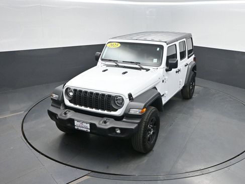 Used 2025 Jeep Wrangler Sport image 31