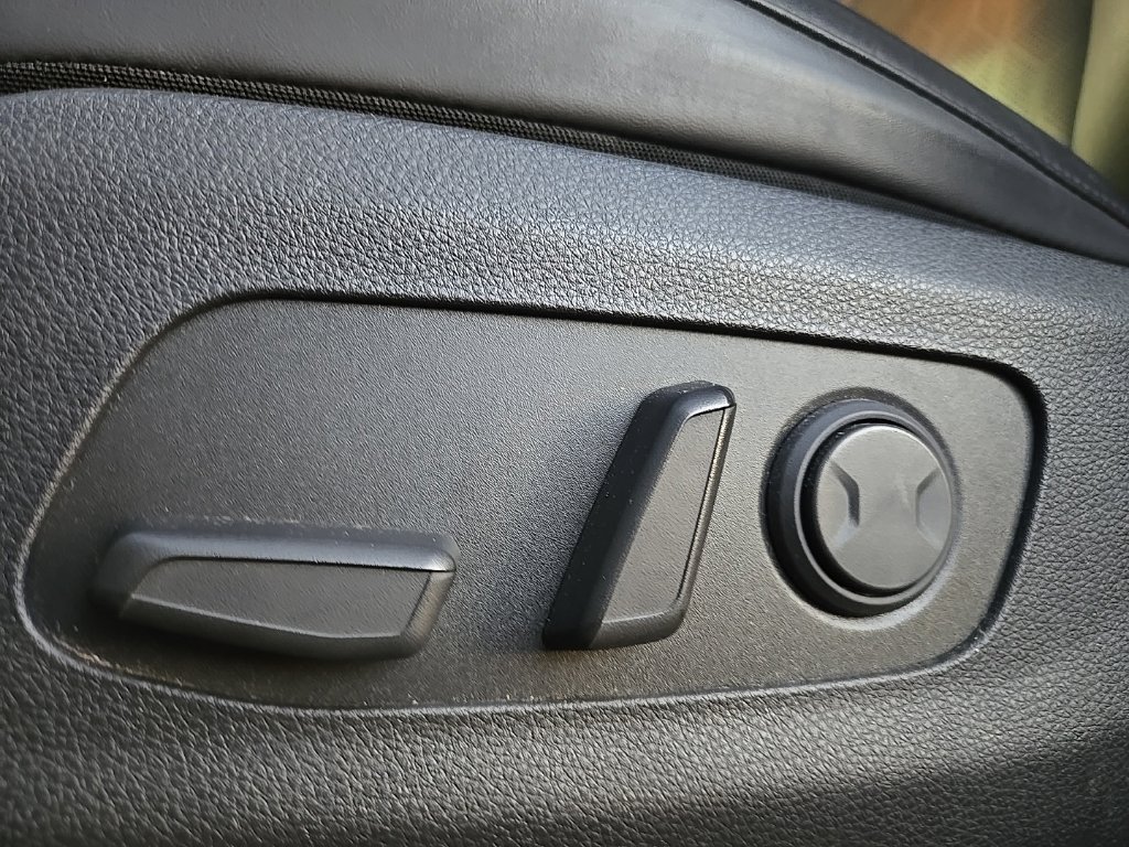 Certified 2024 Kia Carnival EX FWD image 31