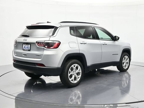Used 2024 Jeep Compass Latitude AWD/4WD image 5