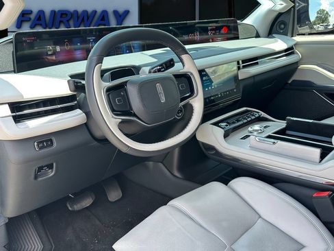 Used 2025 Lincoln Navigator L Reserve AWD/4WD image 16