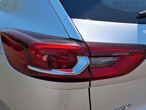 Used 2018 Buick Regal Essence w/ Sights and Sounds Package AWD/4WD image 10