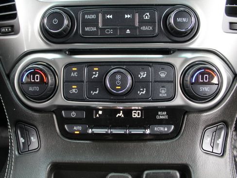 Used 2019 Chevrolet Suburban LT image 25