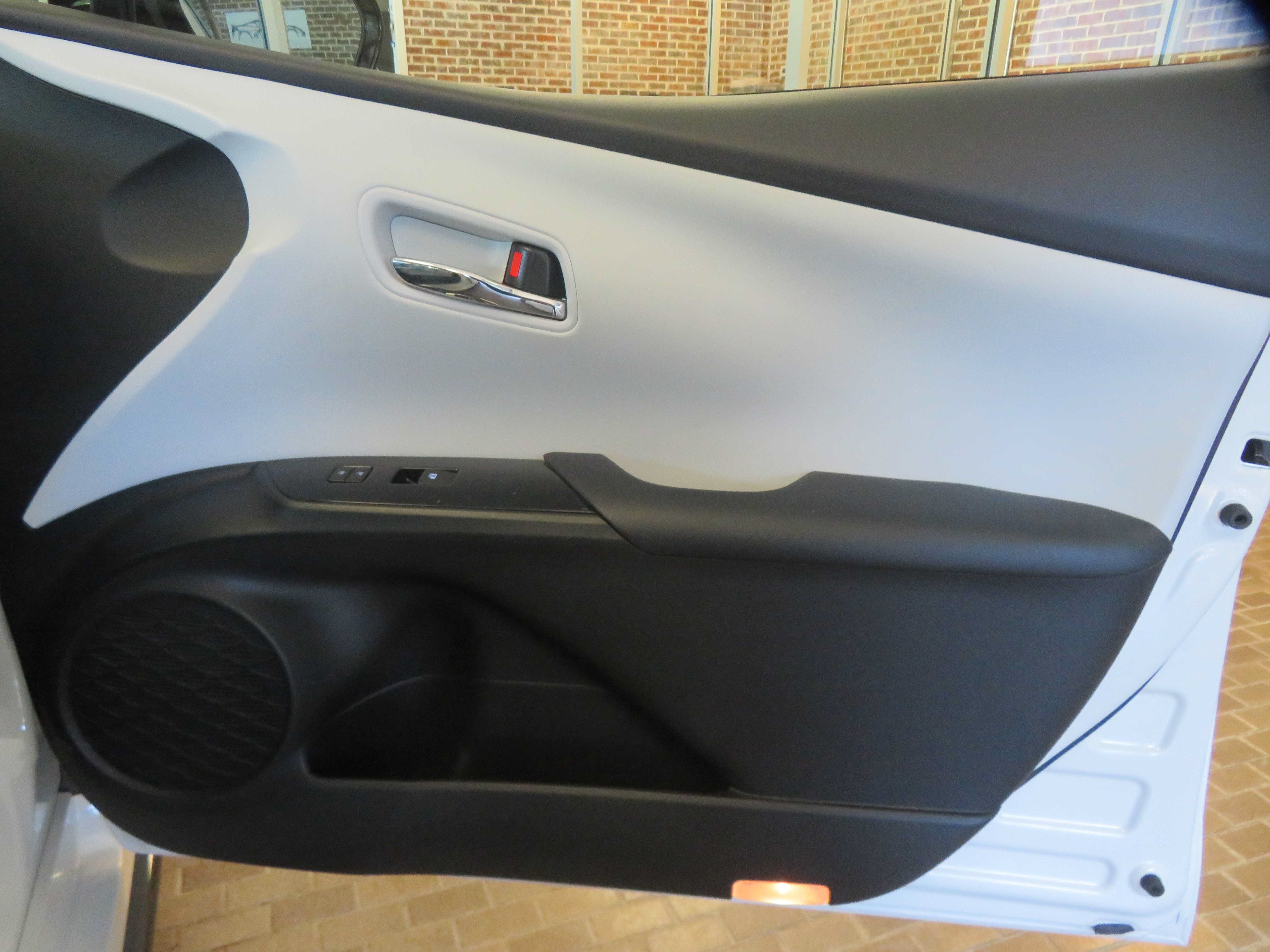 Used 2017 Toyota Prius Four Touring w/ Appearance Package FWD image 23