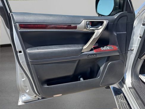 Used 2017 Lexus GX 460 Premium w/ Premium Package AWD/4WD image 25
