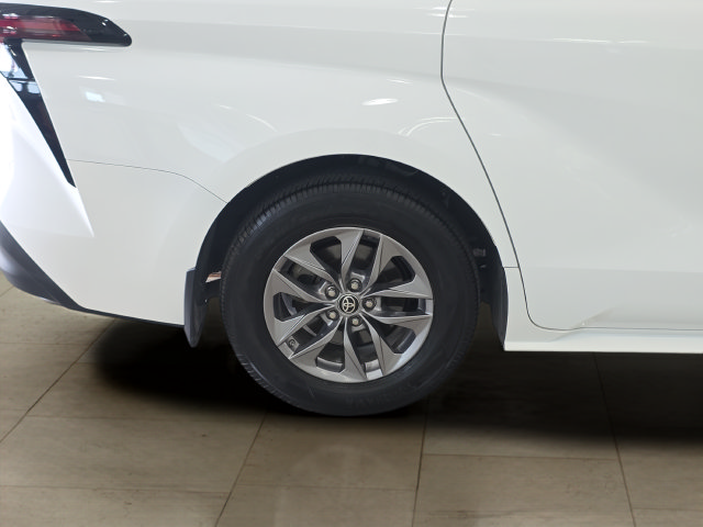 Used 2024 Toyota Sienna LE FWD image 30