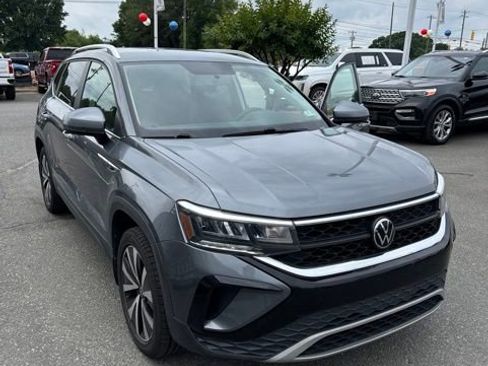 Used 2022 Volkswagen Taos SE AWD/4WD image 1