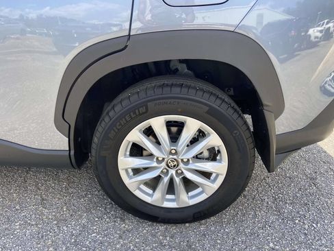Used 2025 Toyota Corolla Cross LE FWD image 9
