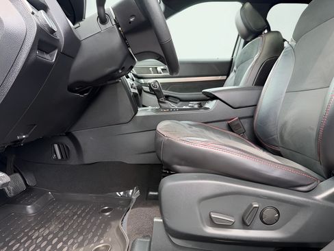 Used 2019 Ford Explorer XLT w/ Equipment Group 202A AWD/4WD image 42