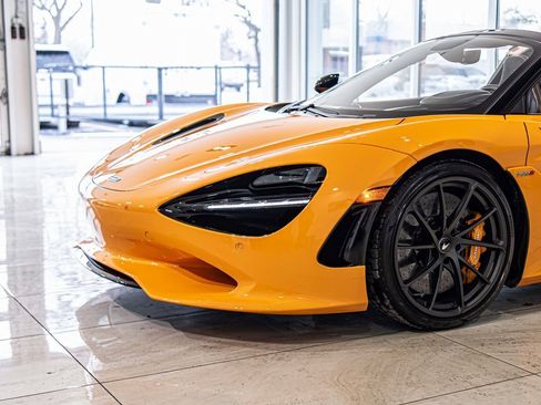 Used 2026 McLaren 750S Spider image 4
