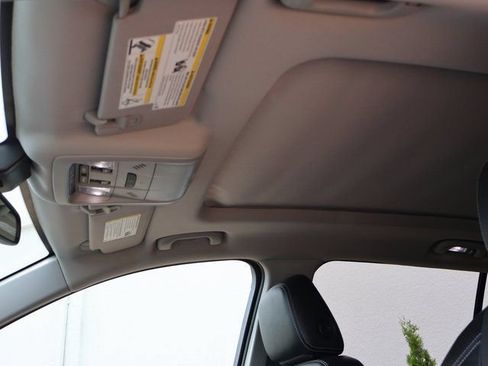 Used 2022 GMC Terrain SLT w/ LPO, Floor Liner Package AWD/4WD image 38