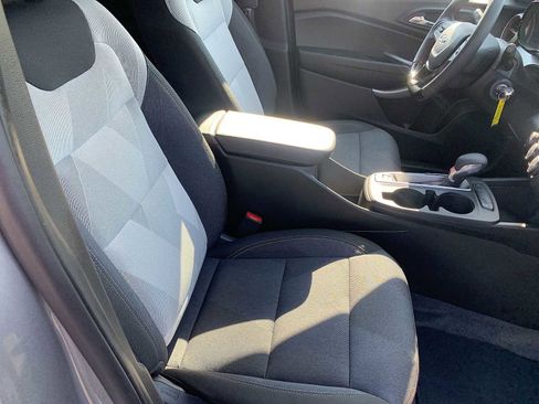 Certified 2025 Chevrolet Trax RS FWD image 24