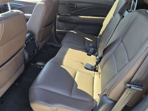 Certified 2025 Honda Passport EX-L image 11