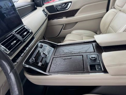 Used 2019 Lincoln Navigator Reserve AWD/4WD image 22