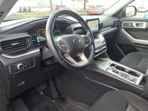 Used 2022 Ford Explorer XLT image 7