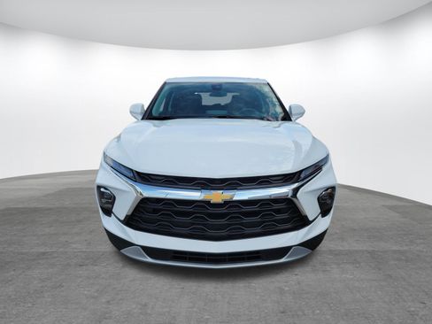 Used 2025 Chevrolet Blazer LT FWD image 2