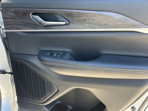 Used 2024 Jeep Grand Cherokee Limited image 16