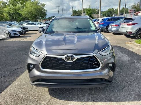 Used 2024 Toyota Highlander XLE FWD image 5