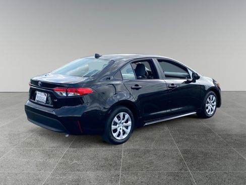 Used 2025 Toyota Corolla LE FWD image 5