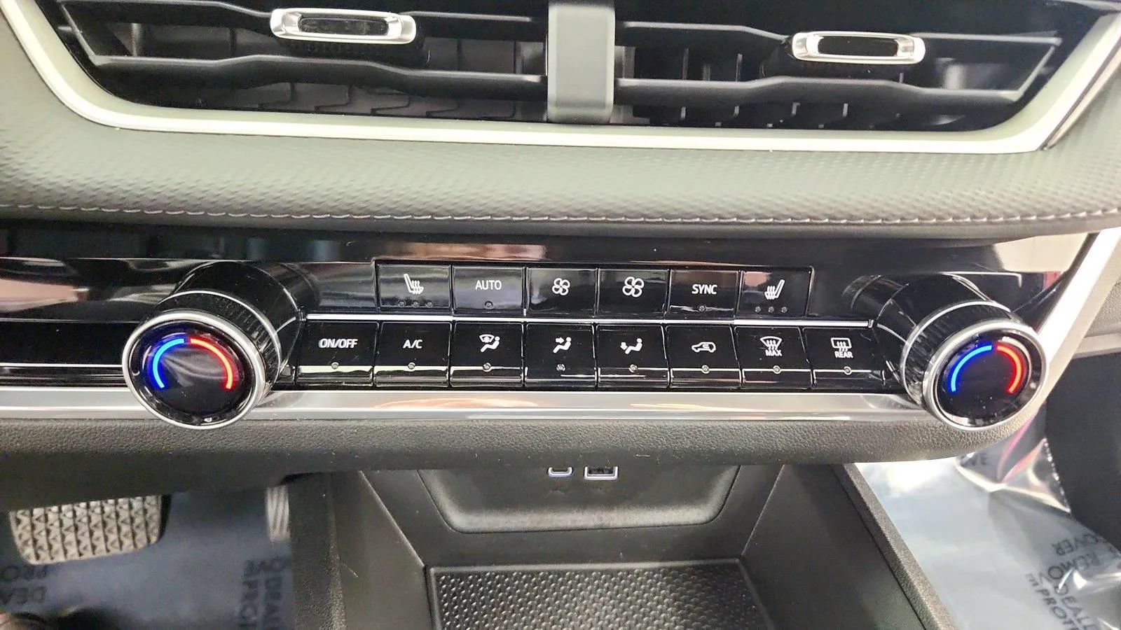 Used 2026 Chevrolet Equinox LT w/ Convenience Package II FWD image 21