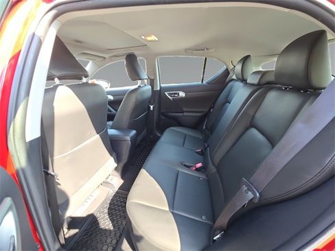 Used 2013 Lexus CT 200h image 17