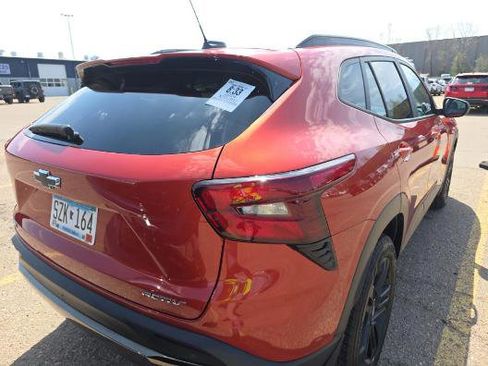 Used 2024 Chevrolet Trax ACTIV w/ Sunroof Package FWD image 2