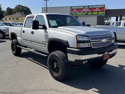 Used 2007 Chevrolet Silverado 2500 LT w/ Onstar Plus Package AWD/4WD image 32