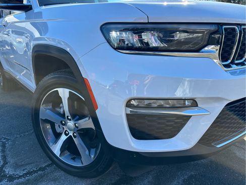 Used 2023 Jeep Grand Cherokee Limited image 24