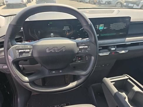 Used 2024 Kia EV9 Land AWD/4WD image 7