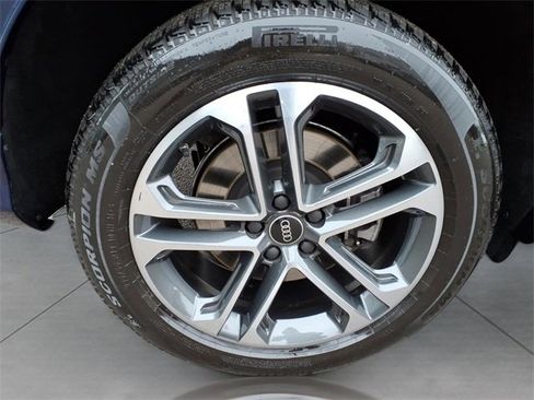 Used 2025 Audi Q5 Premium w/ Convenience Package image 7