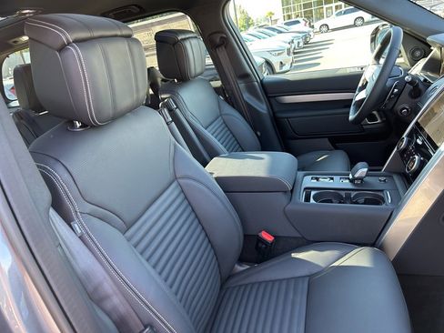 New 2025 Land Rover Discovery Dynamic SE image 21