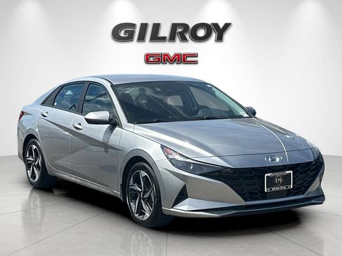 Used 2023 Hyundai Elantra SEL w/ Convenience Package FWD image 2